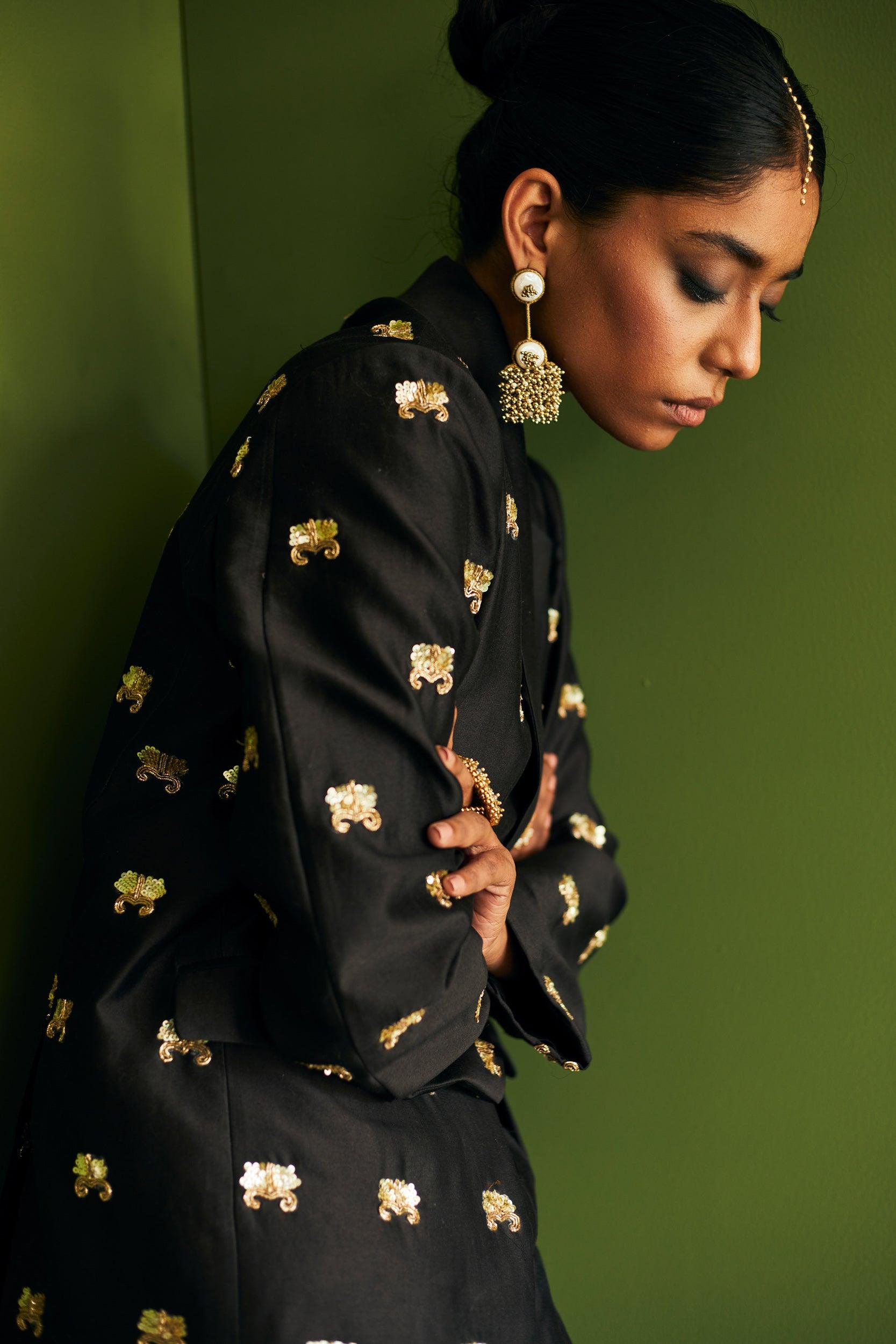 BLACK BLAZER - Esha Arora