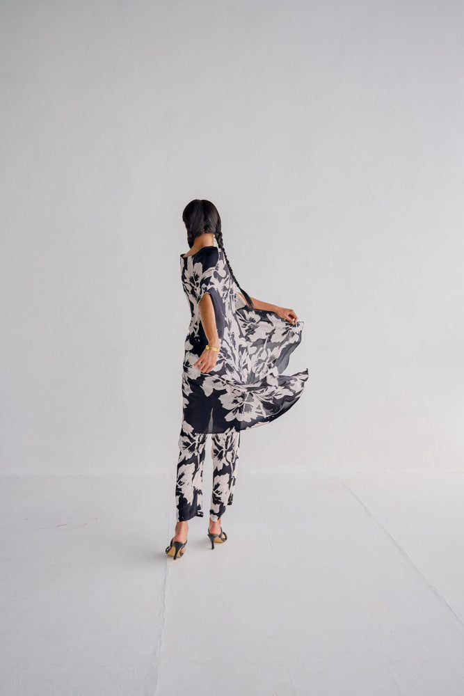 BLACK CAPE PANTS - Esha Arora