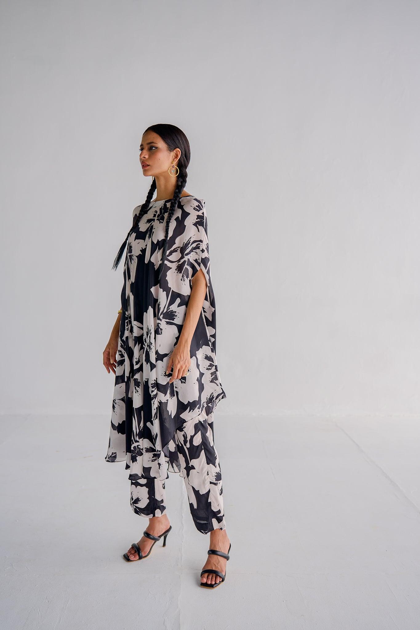 BLACK CAPE PANTS - Esha Arora