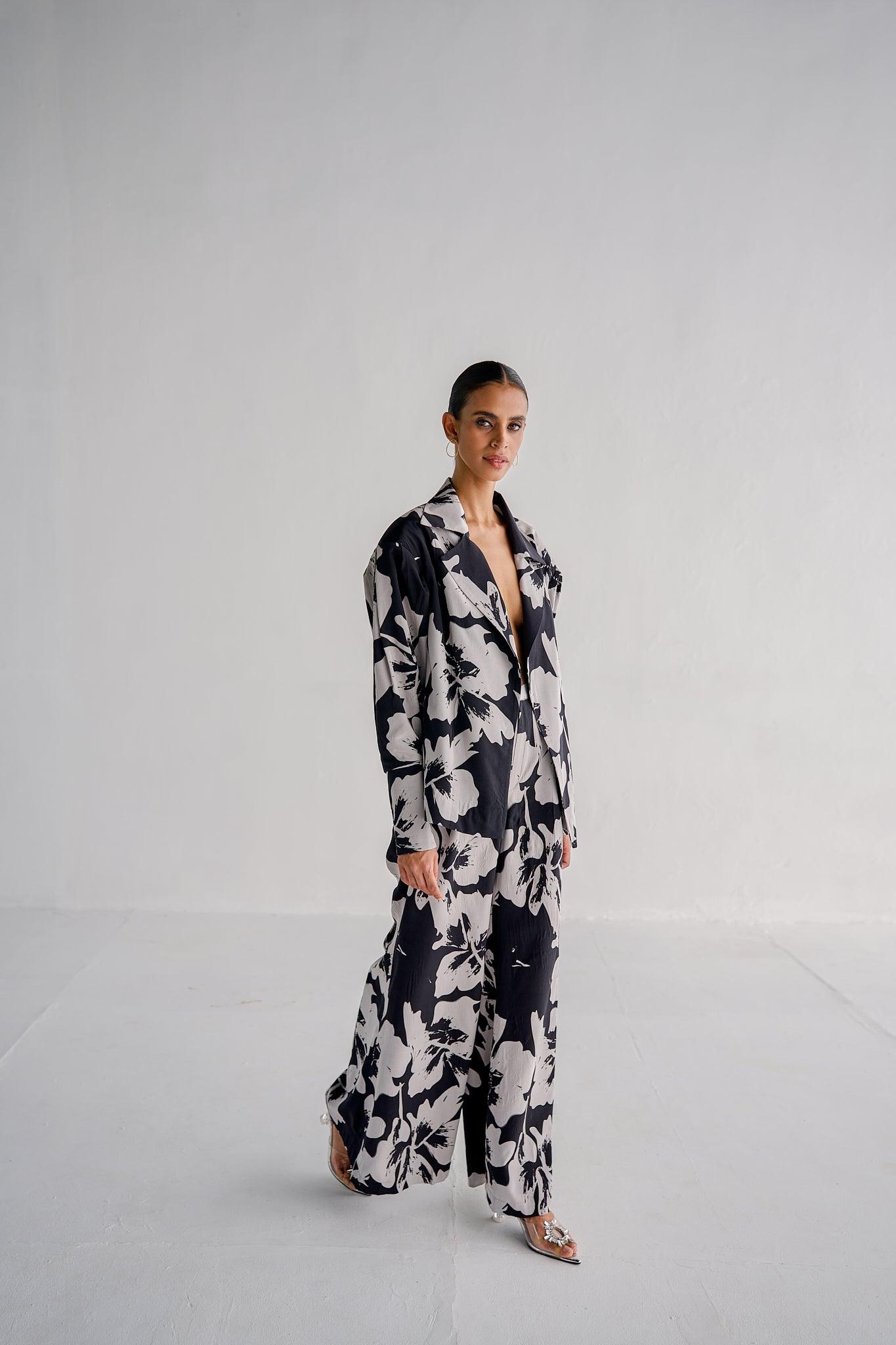BLACK JACKET AND PANTS - Esha Arora
