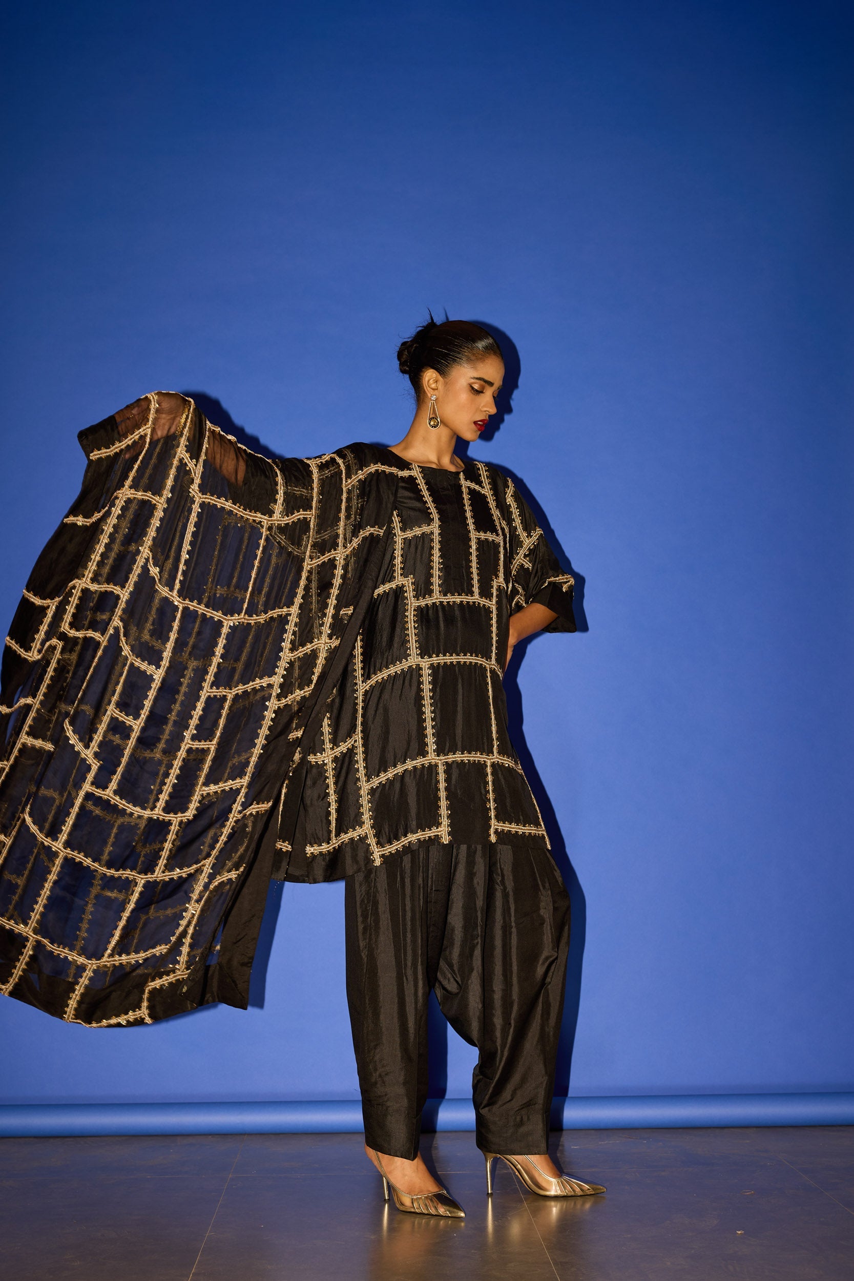 Black Line work Dupatta - XS - Dupatta