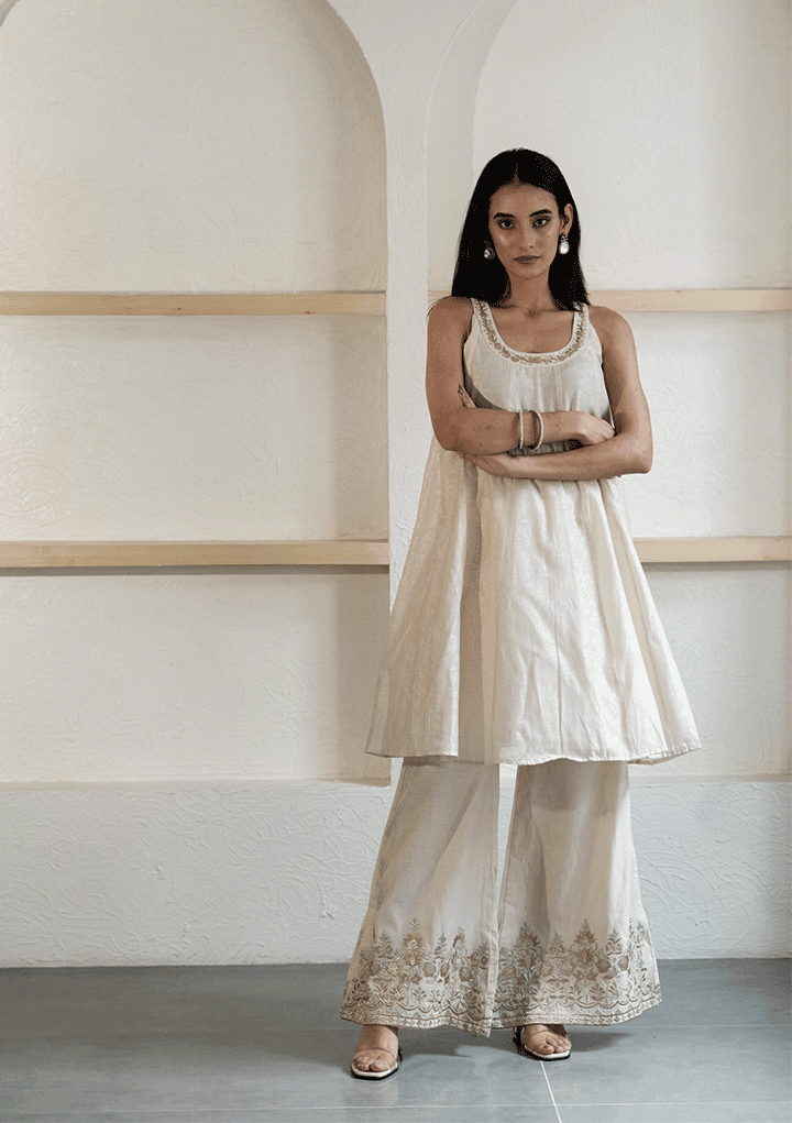 CAMILLE - Esha Arora