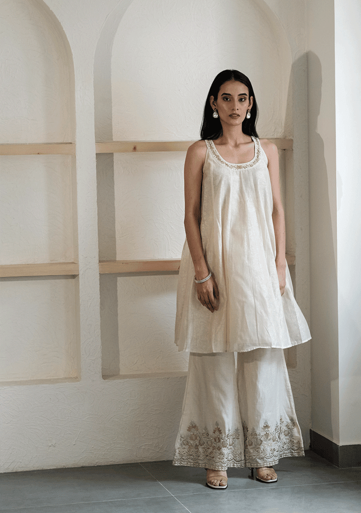 CAMILLE - Esha Arora