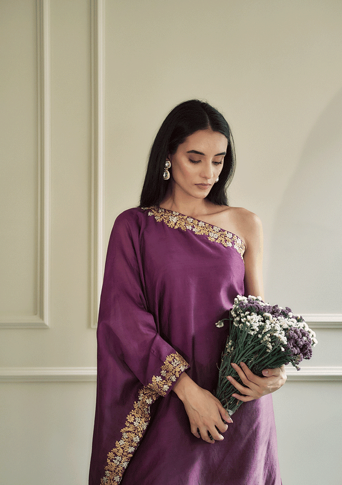 CHLOE - Esha Arora