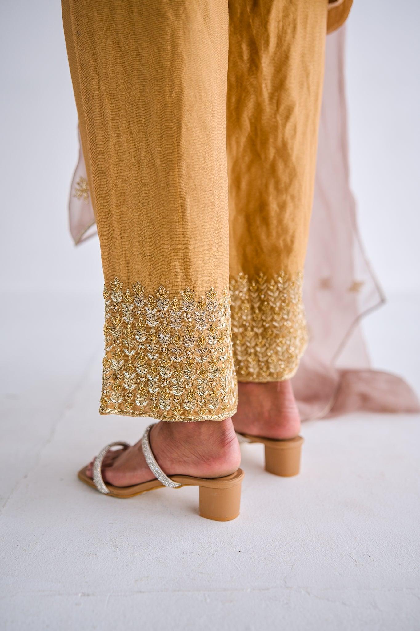 GOLD SUIT - Esha Arora