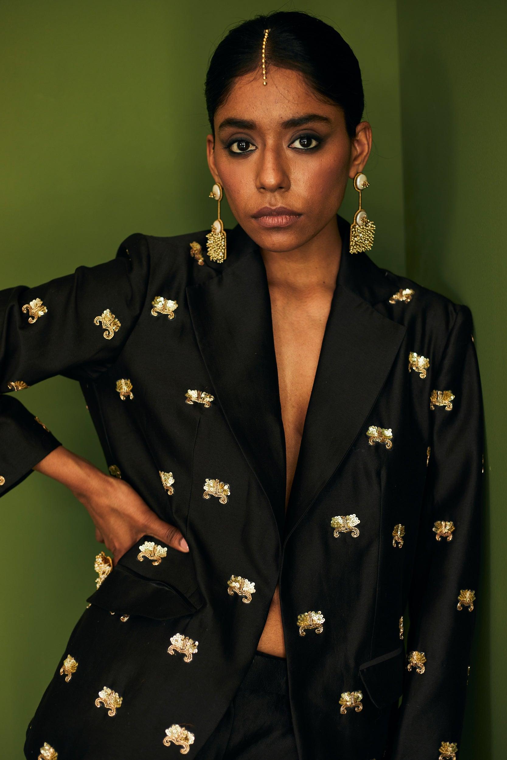 BLACK BLAZER - Esha Arora