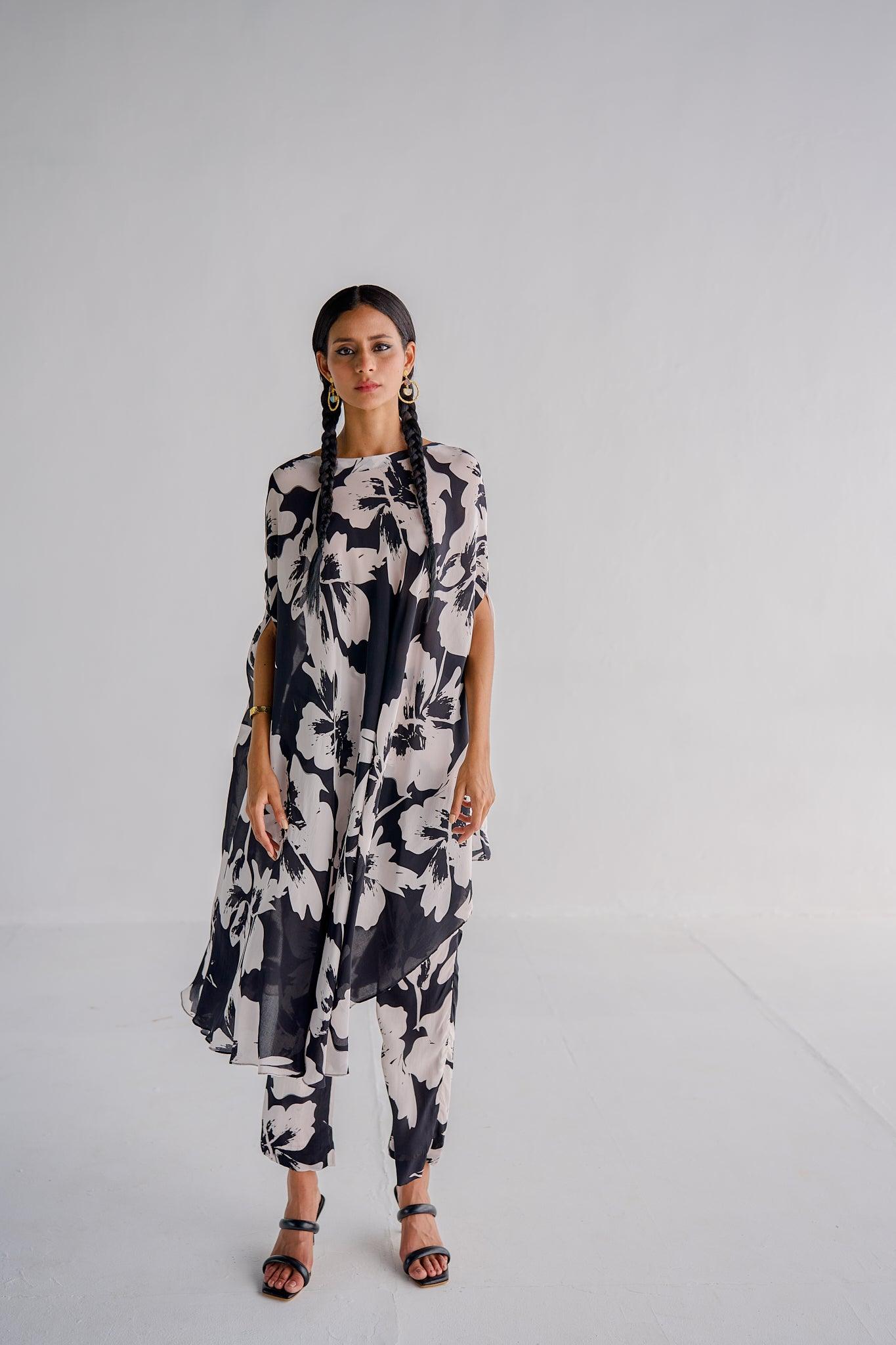 BLACK CAPE PANTS - Esha Arora