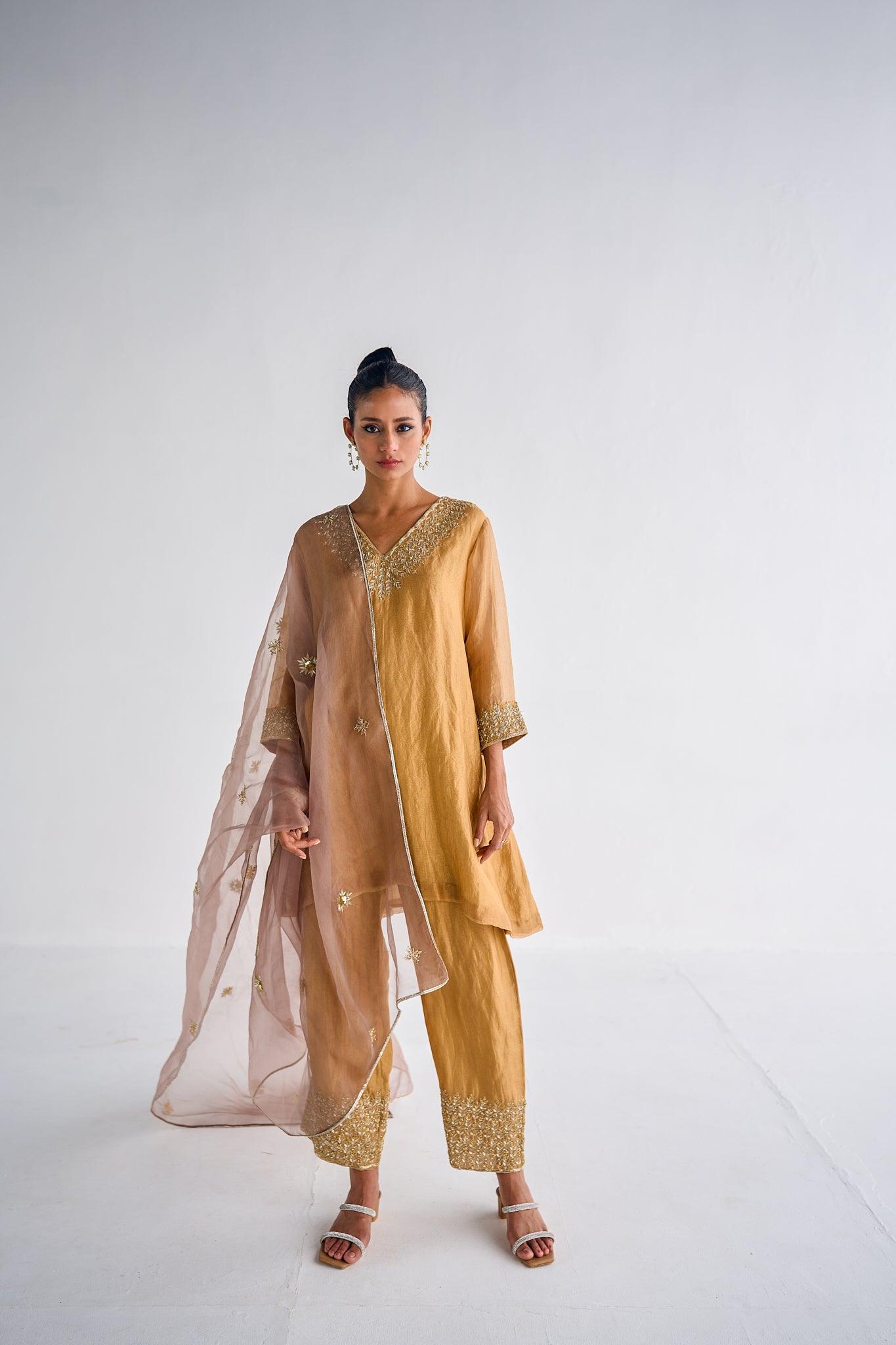 GOLD SUIT - Esha Arora