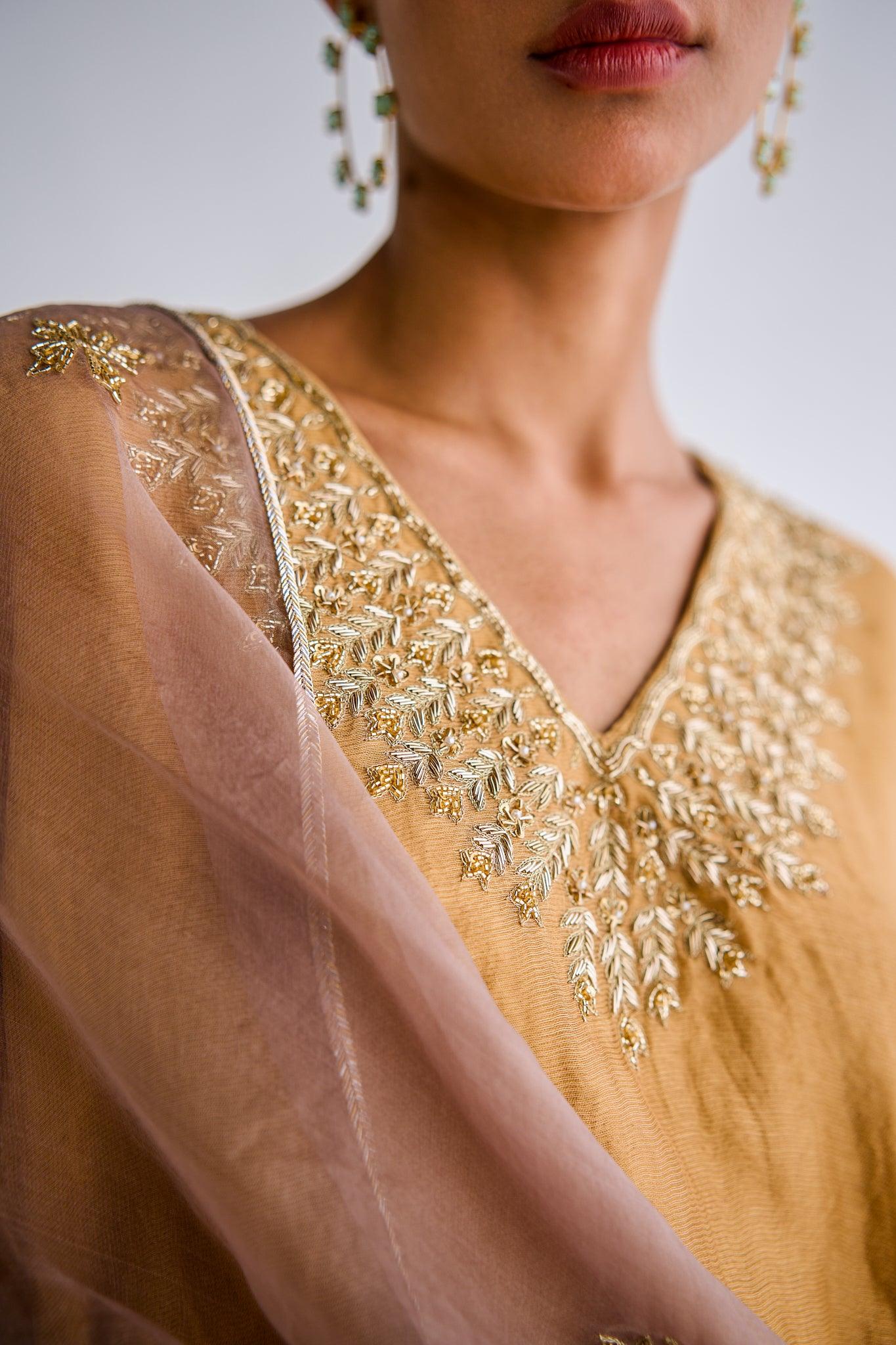 GOLD SUIT - Esha Arora