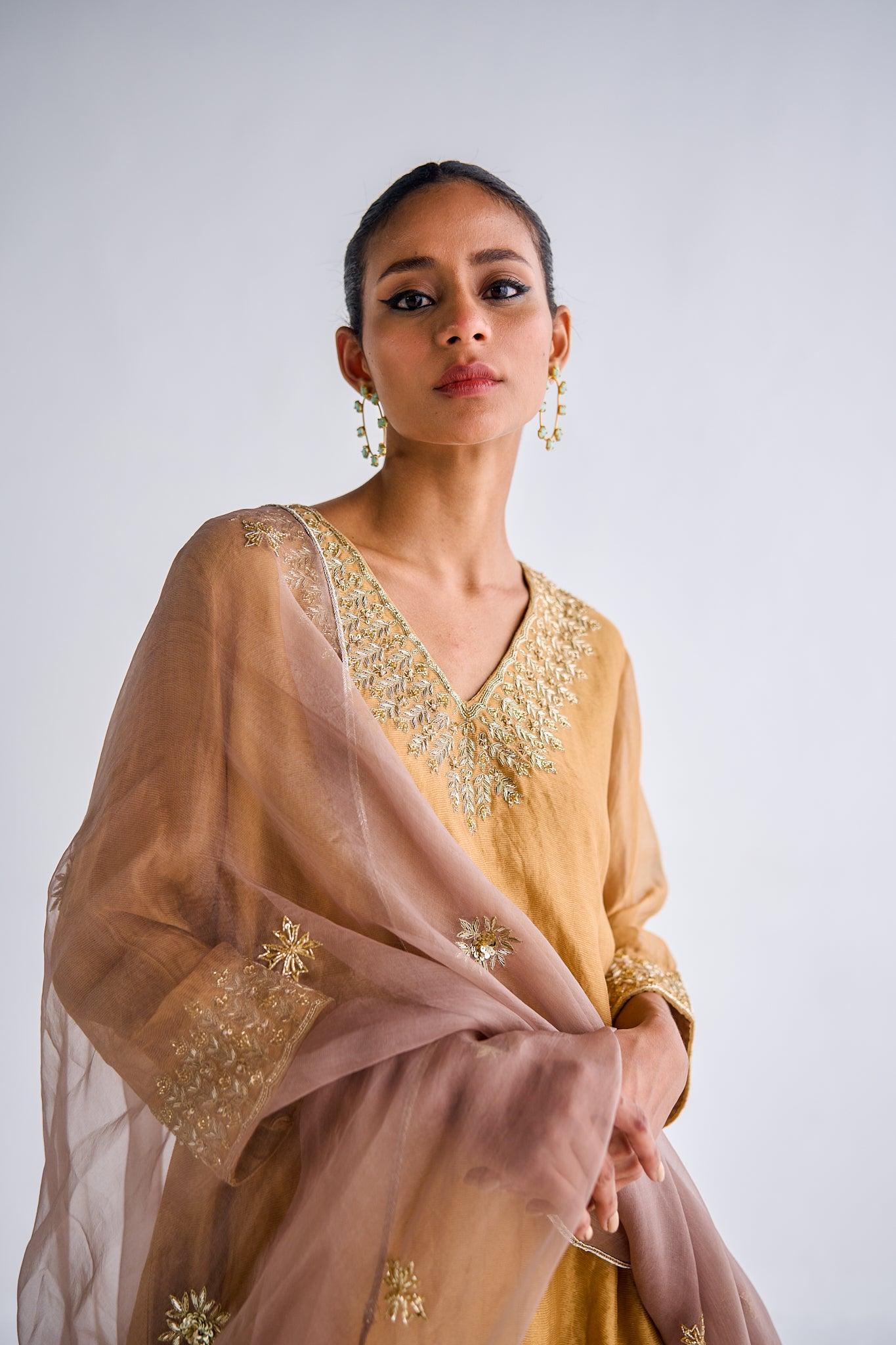 GOLD SUIT - Esha Arora