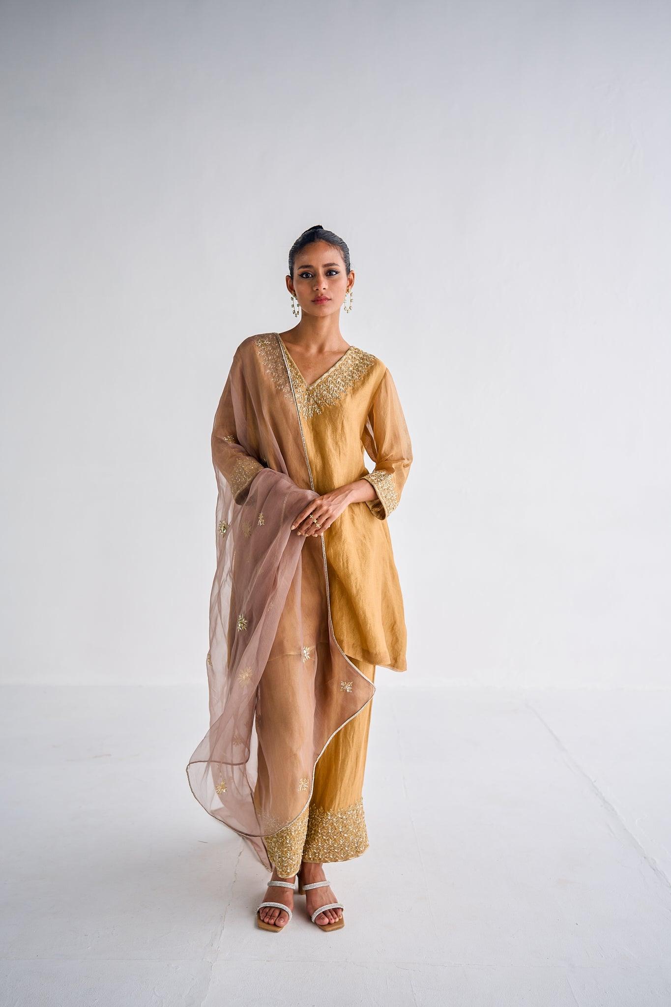 GOLD SUIT - Esha Arora