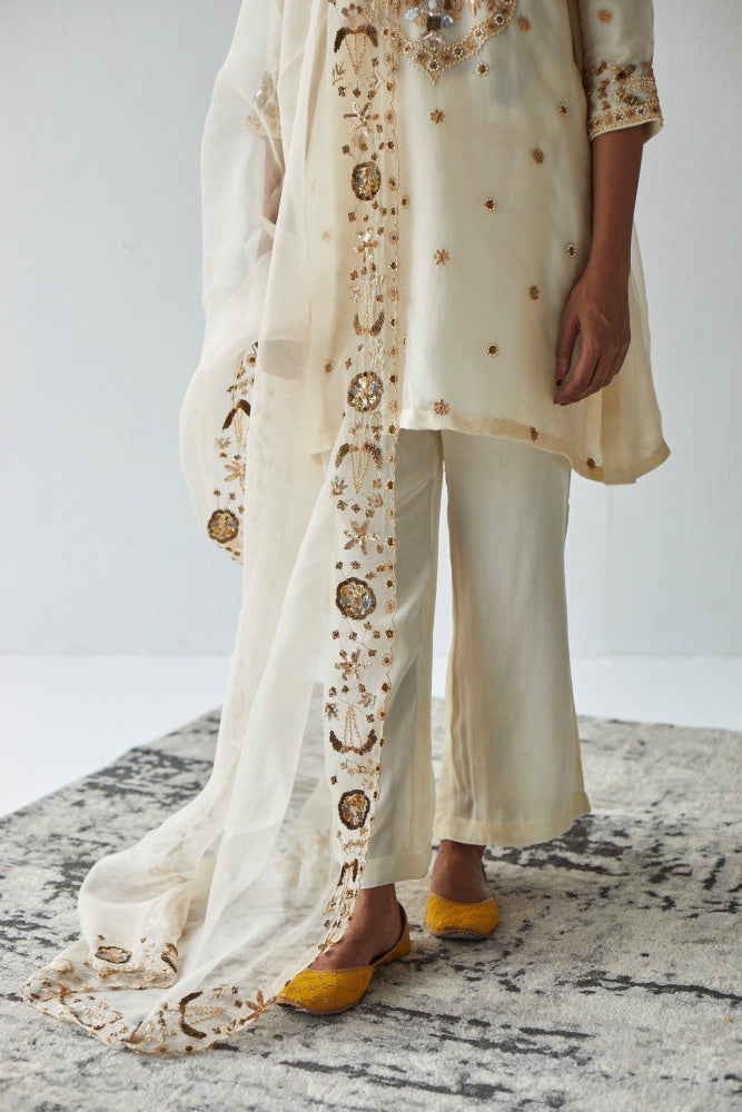 IVORY SUIT - Esha Arora
